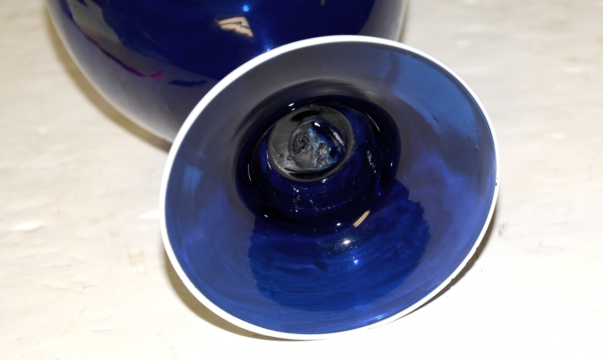 VINTAGE COBALT BLUE GLASS VASE — Horse Soldier