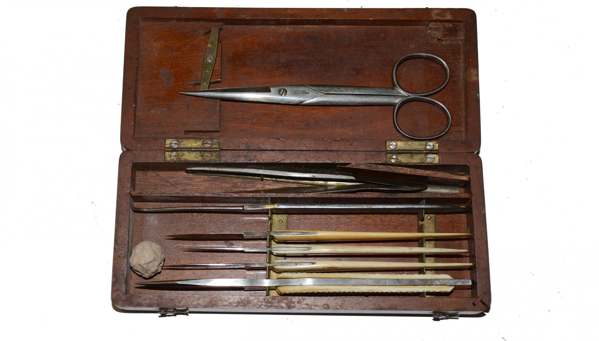 SMALL CIVIL WAR CASED SURGICAL SET, MAKER MARKED — Horse Soldier