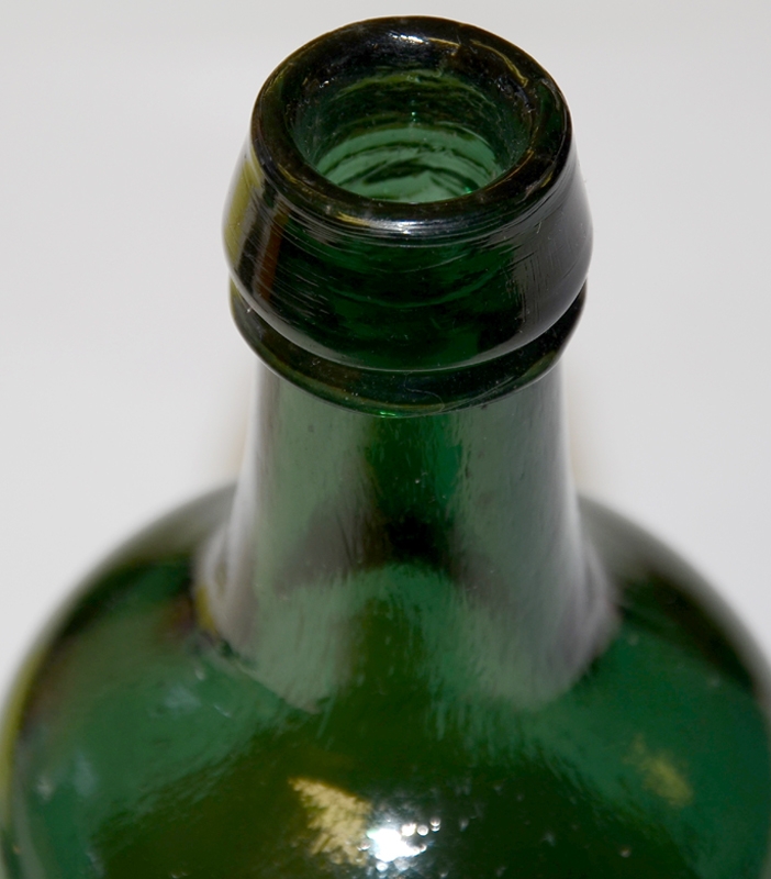 OLIVE STOUT BOTTLE - DYOTTVILLE GLASS WORKS — Horse Soldier