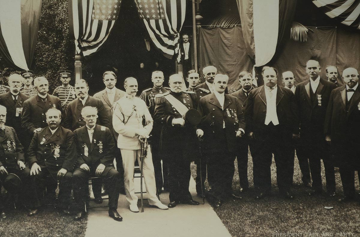 AUGUST 1911 YARD LONG PHOTO OF PRESIDENT WILLIAM HOWARD TAFT WITH STAFF ...