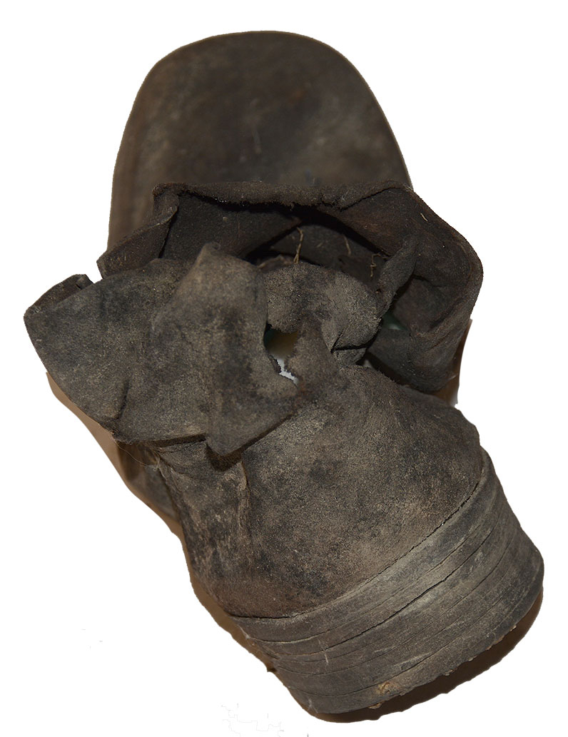 EARLY INDIAN WAR ALTERED BARRACKS OR CAMP SHOE — Horse Soldier