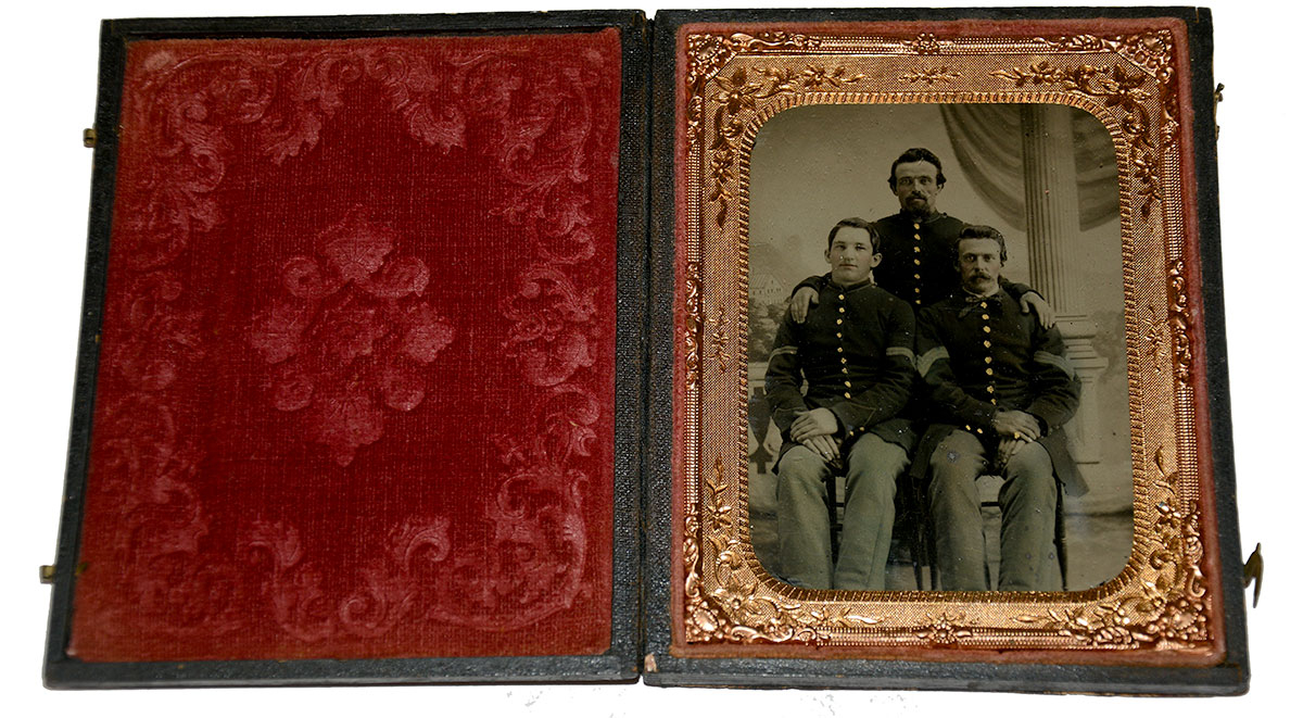 1/4 PLATE TINTYPE OF THREE UNION SOLDIERS