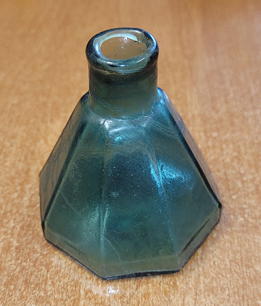 CIRCA 1860 – 1870 AMBER GREEN UMBRELLA INK WELL	